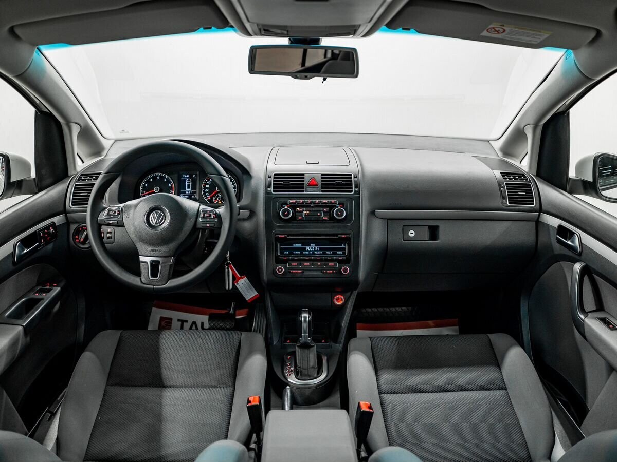 Volkswagen Touran 2012 - фото автомобиля