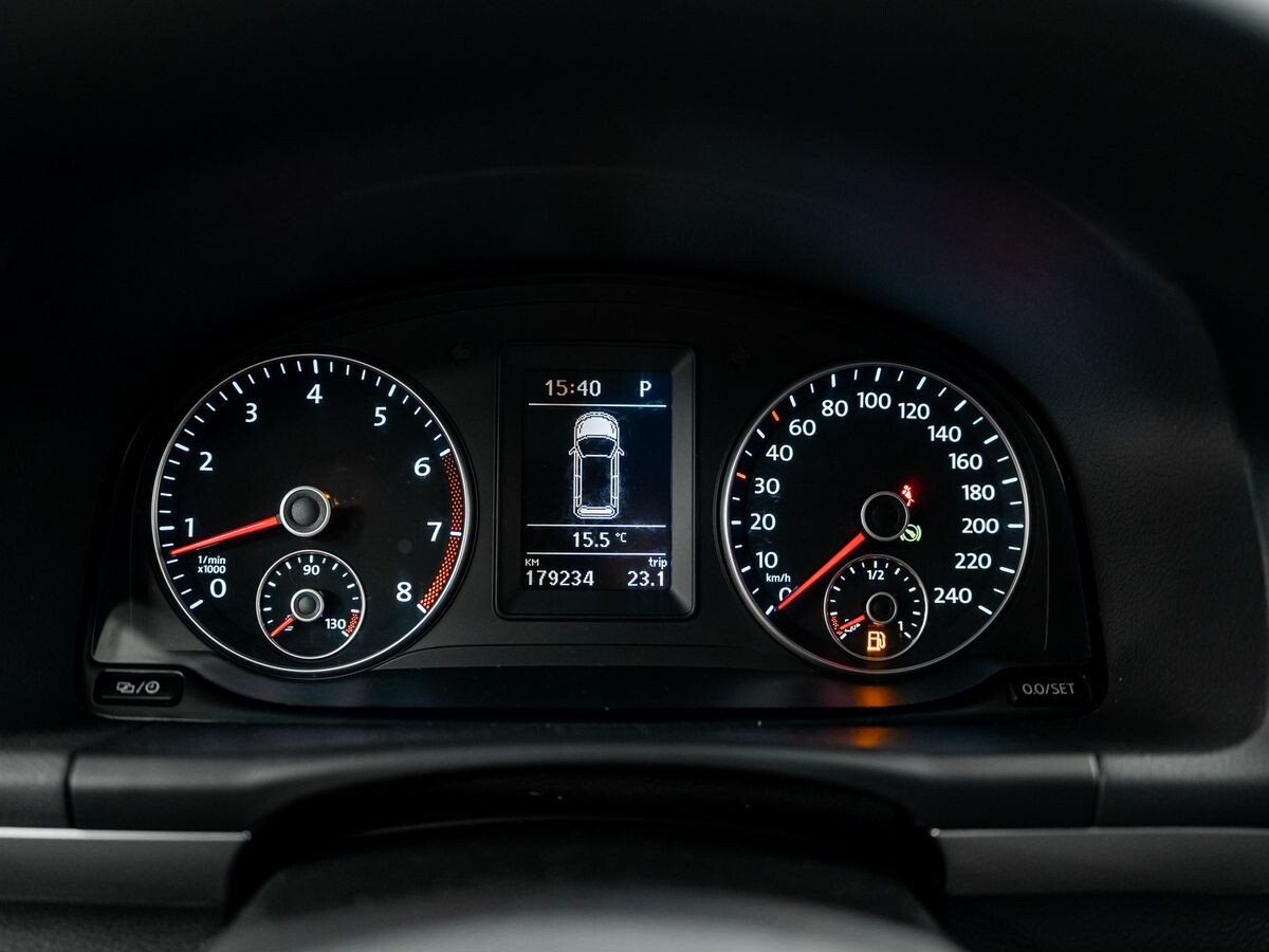 Volkswagen Touran 2012 - фото автомобиля