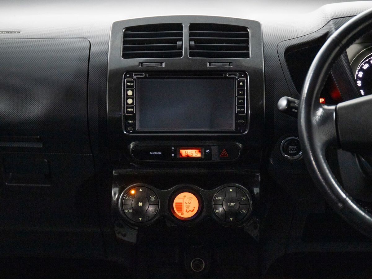 Toyota Ist 2009 - фото автомобиля