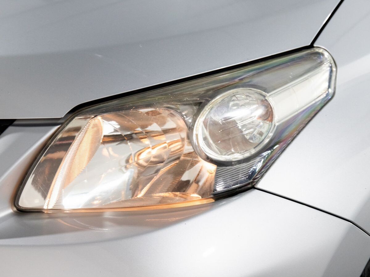 Toyota Ist 2009 - фото автомобиля