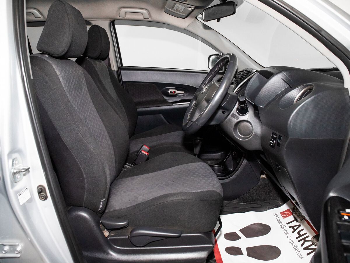 Toyota Ist 2009 - фото автомобиля