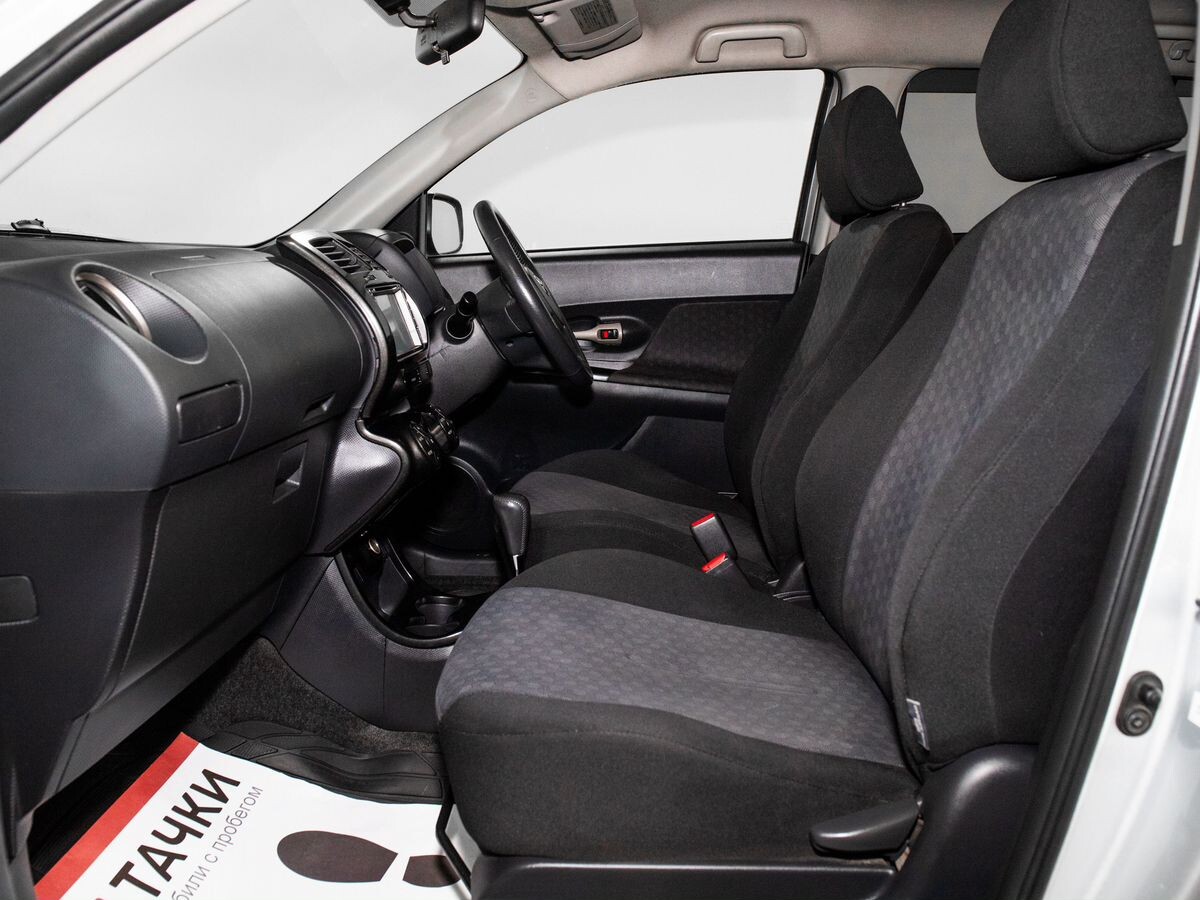 Toyota Ist 2009 - фото автомобиля