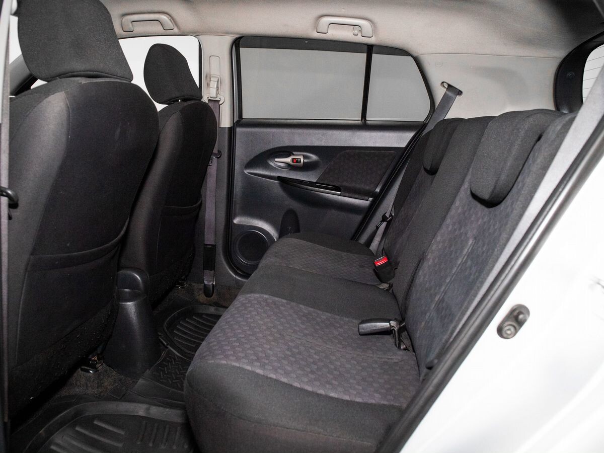 Toyota Ist 2009 - фото автомобиля