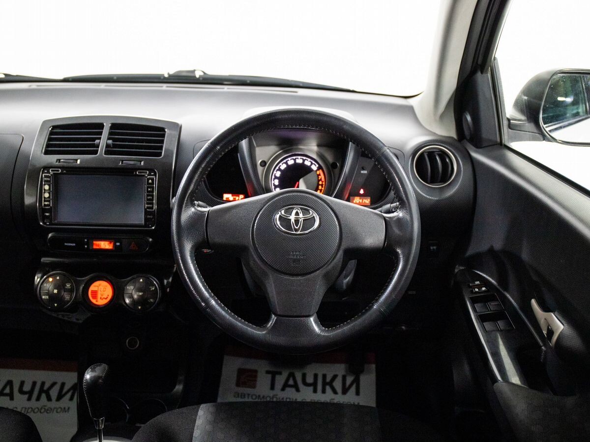 Toyota Ist 2009 - фото автомобиля