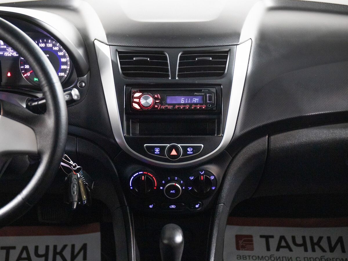 Hyundai Solaris 2013 - фото автомобиля