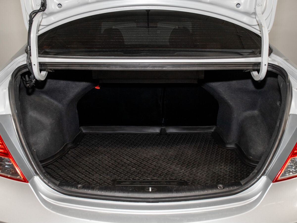 Hyundai Solaris 2013 - фото автомобиля