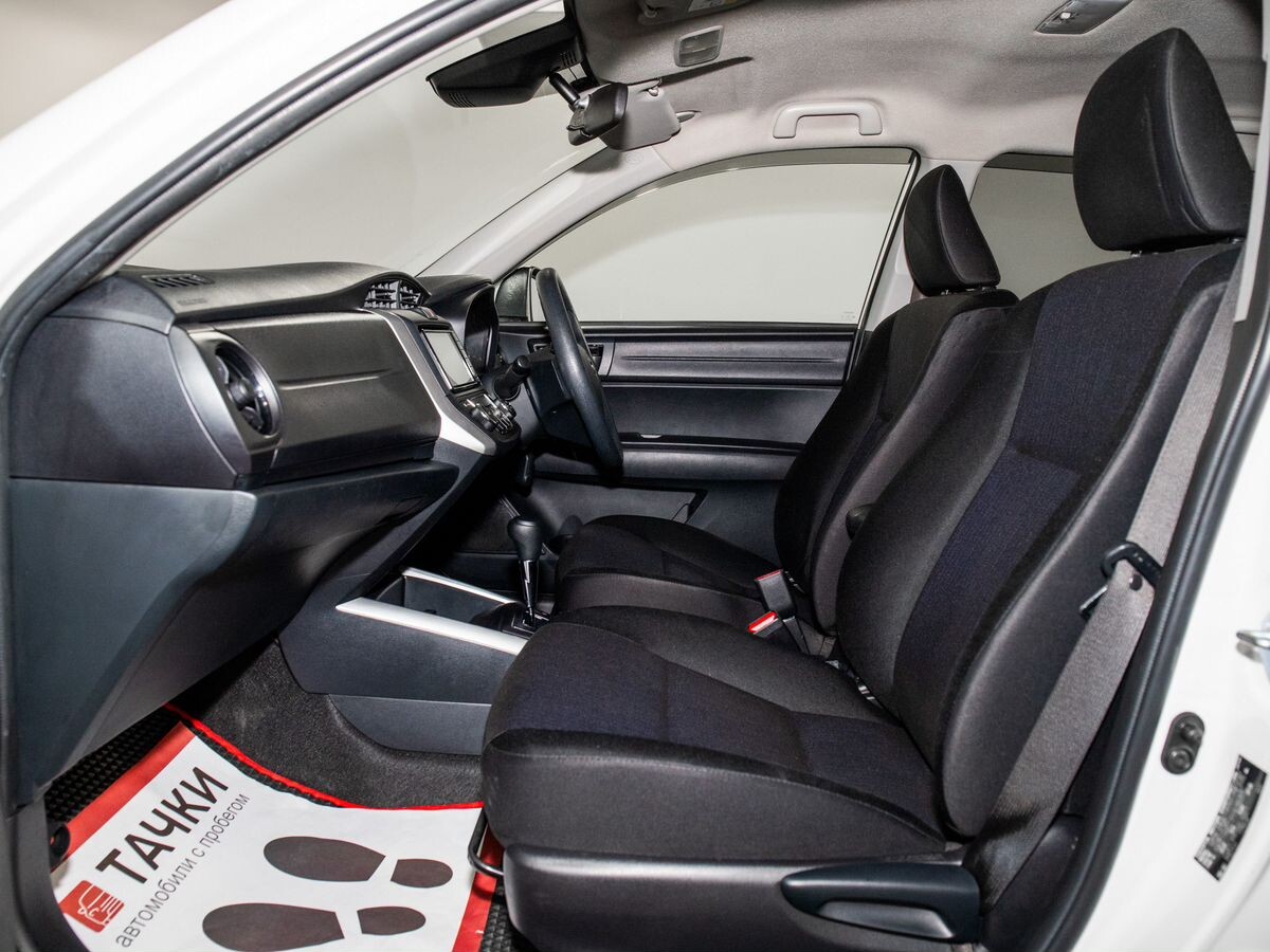 Toyota Corolla 2017 - фото автомобиля