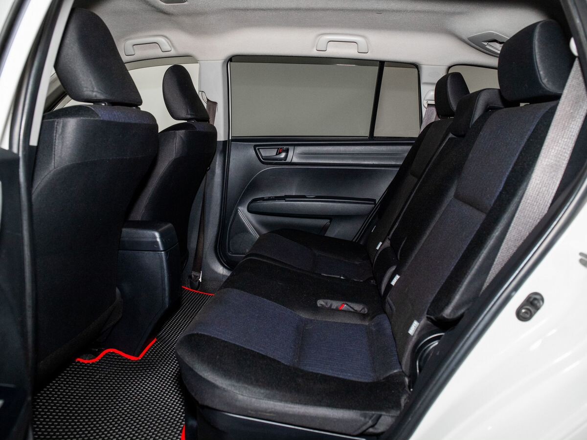 Toyota Corolla 2017 - фото автомобиля