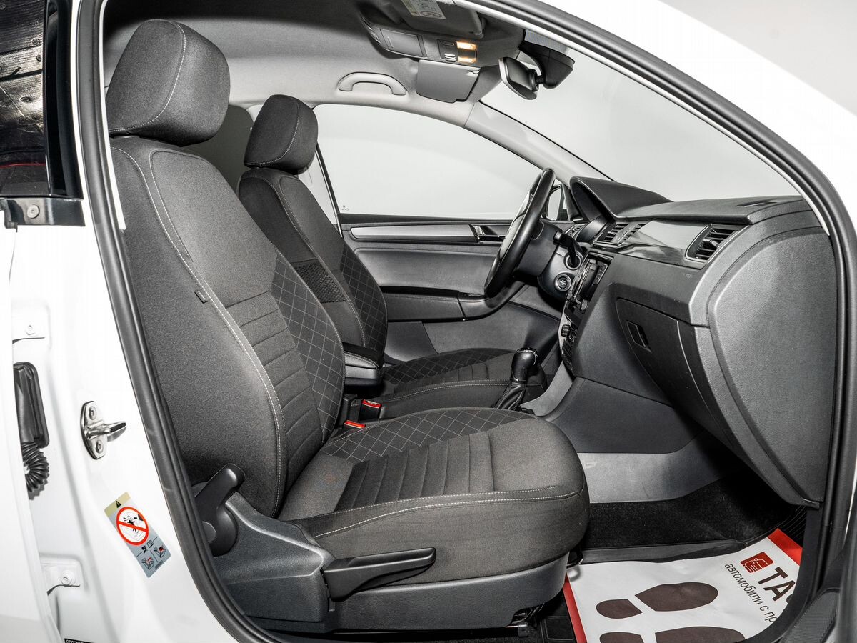 Skoda Rapid 2019 - фото автомобиля