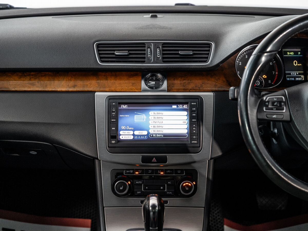 Volkswagen Passat 2011 - фото автомобиля