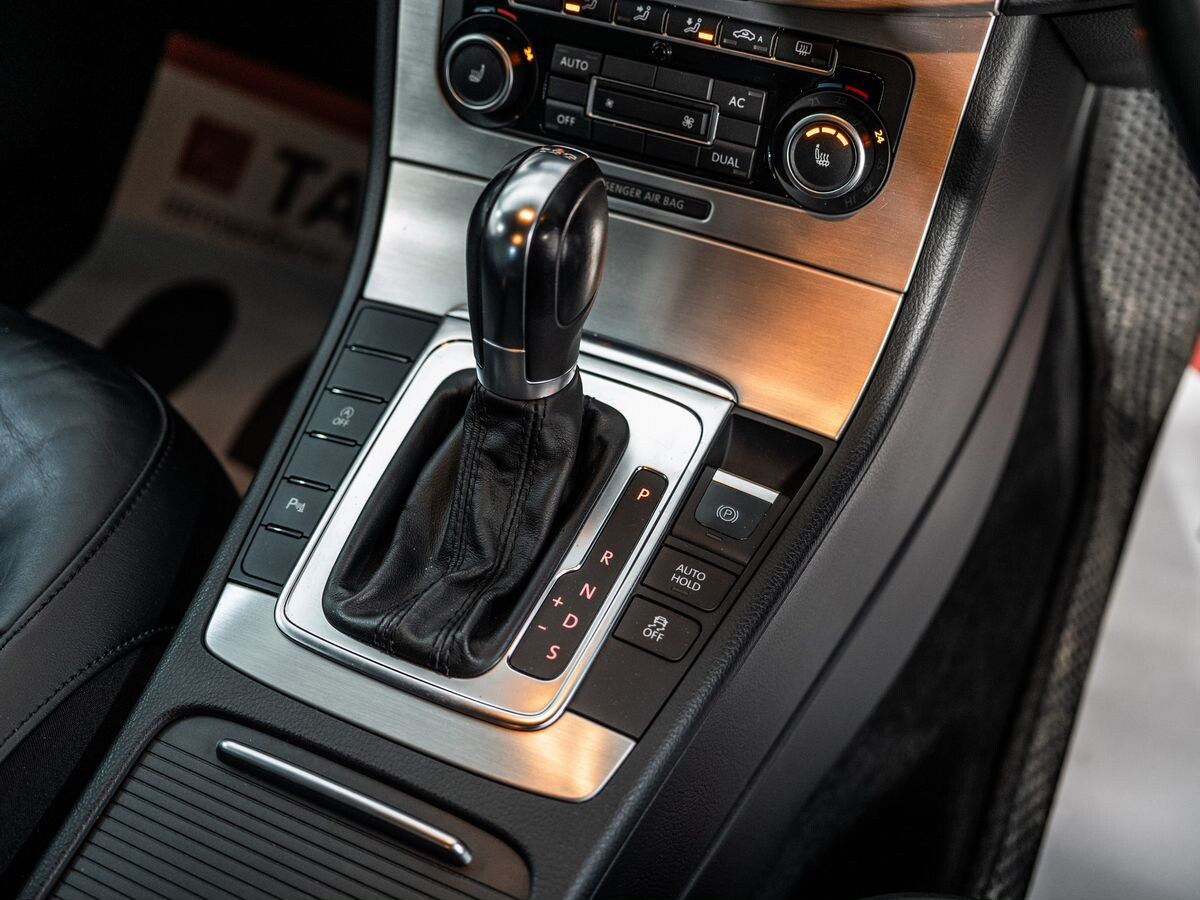 Volkswagen Passat 2011 - фото автомобиля