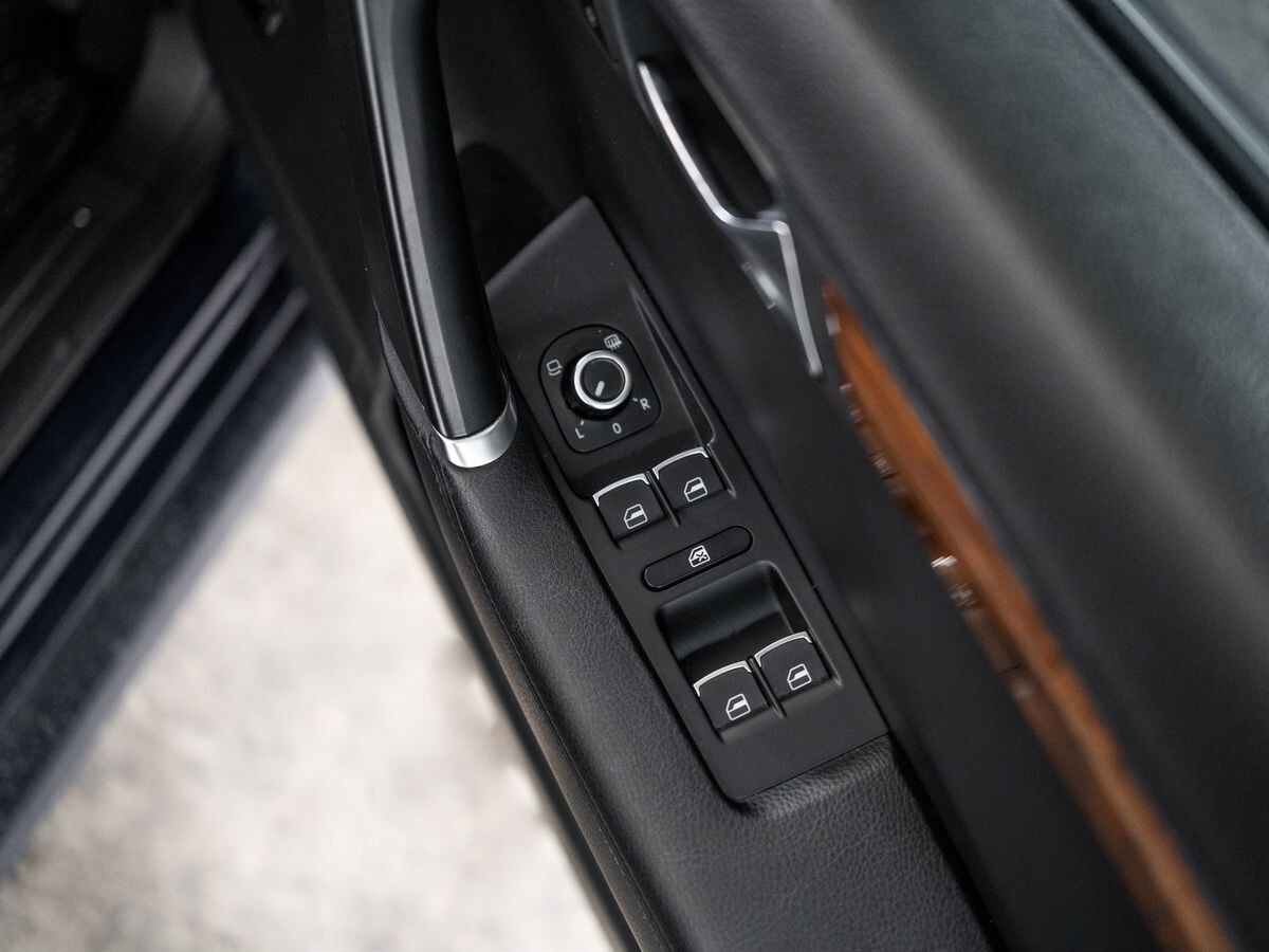 Volkswagen Passat 2011 - фото автомобиля