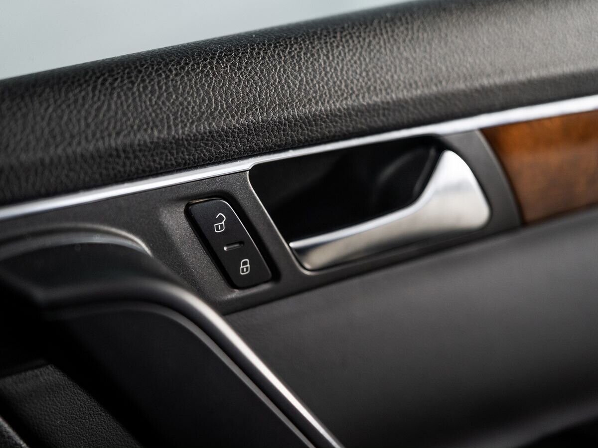 Volkswagen Passat 2011 - фото автомобиля