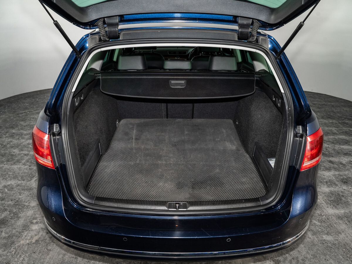 Volkswagen Passat 2011 - фото автомобиля