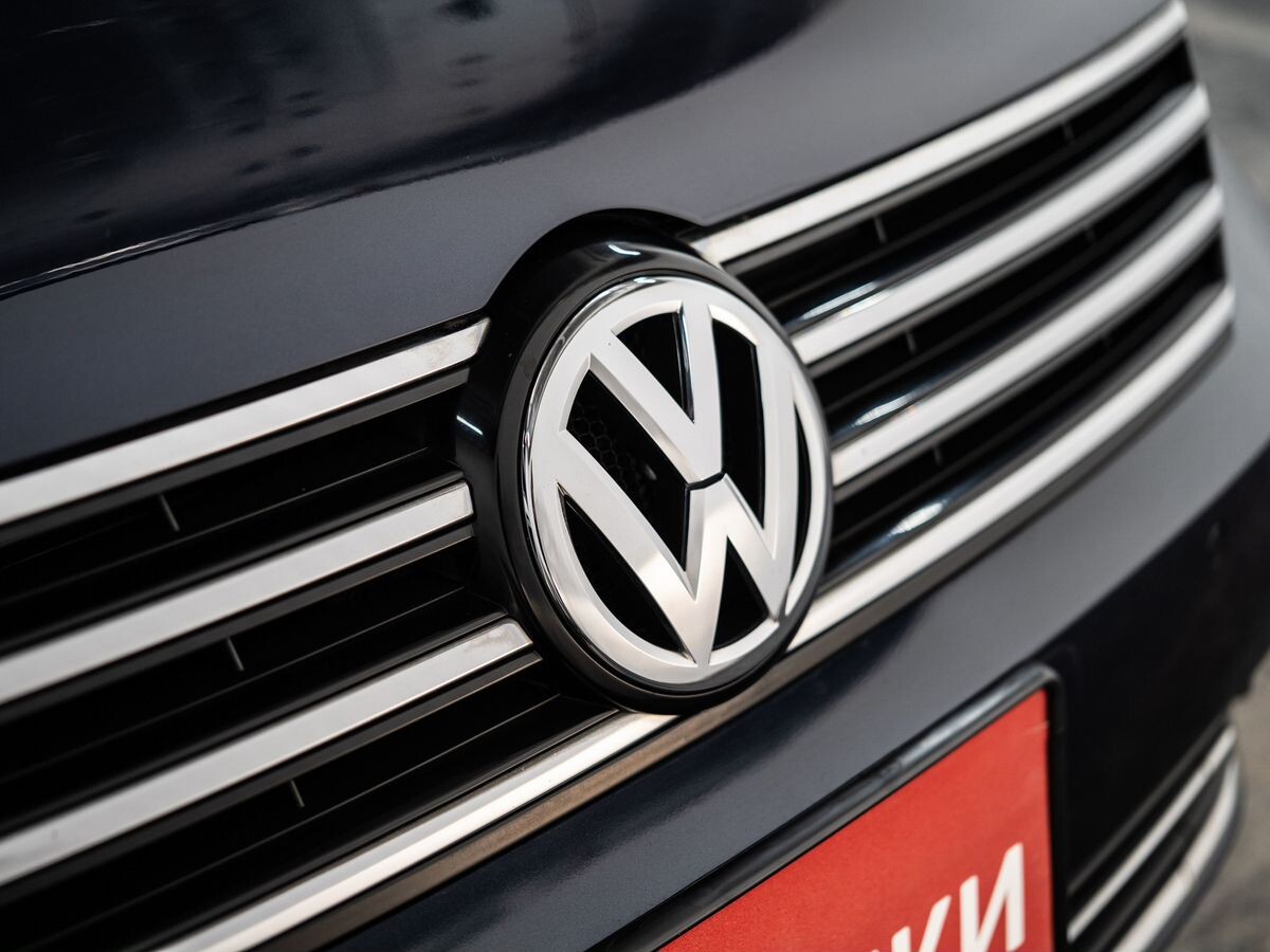 Volkswagen Passat 2011 - фото автомобиля