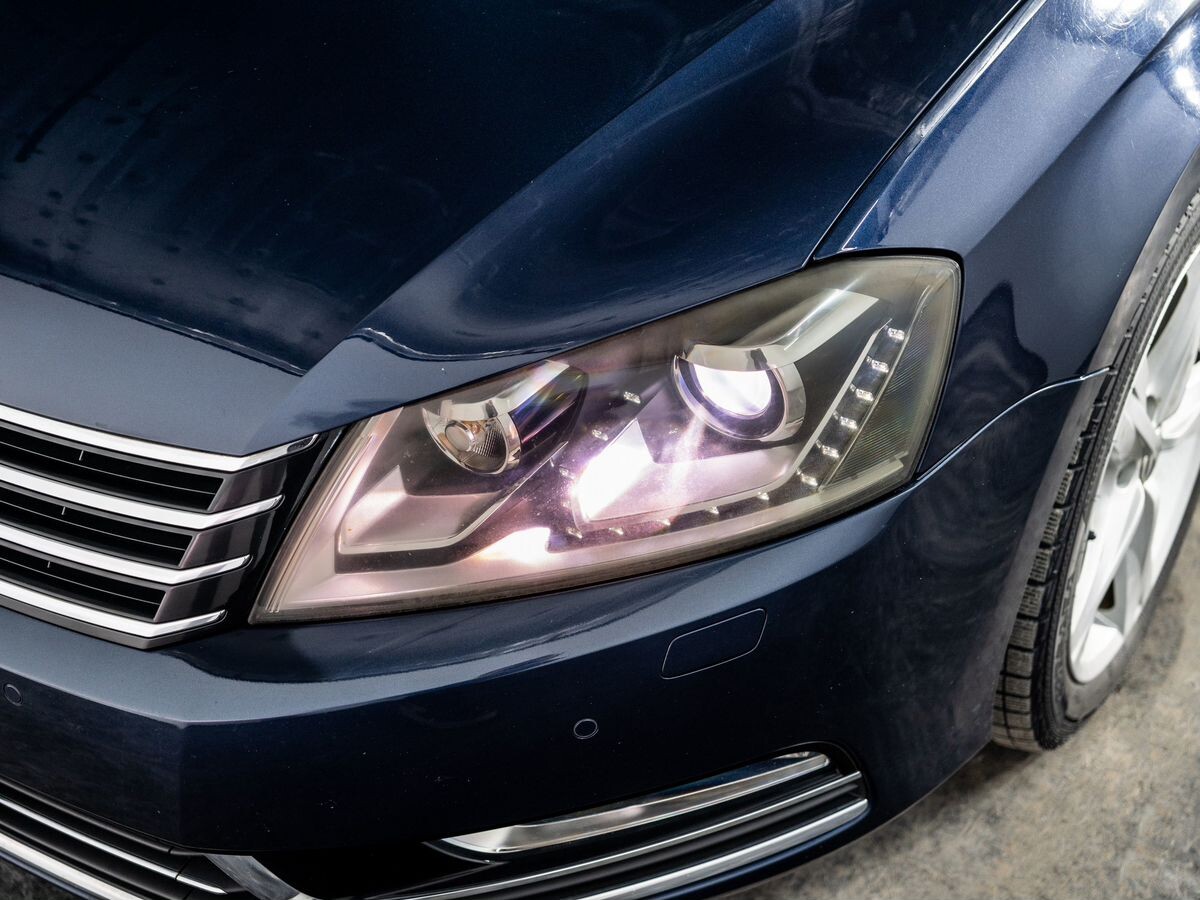 Volkswagen Passat 2011 - фото автомобиля