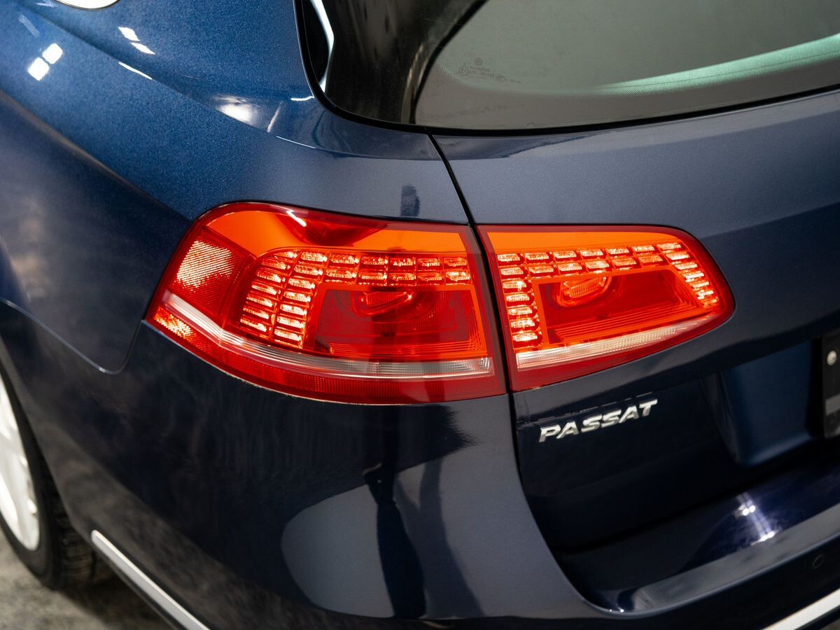 Volkswagen Passat 2011 - фото автомобиля