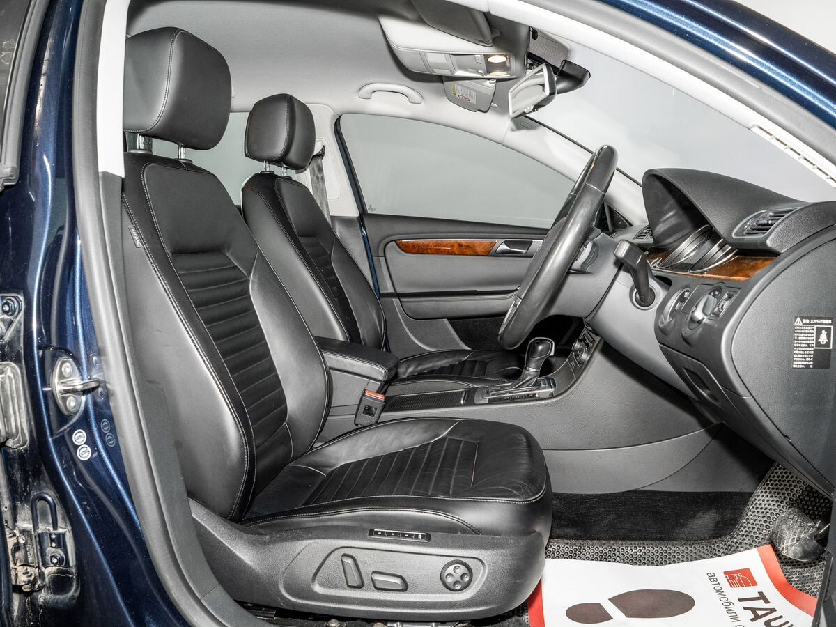 Volkswagen Passat 2011 - фото автомобиля