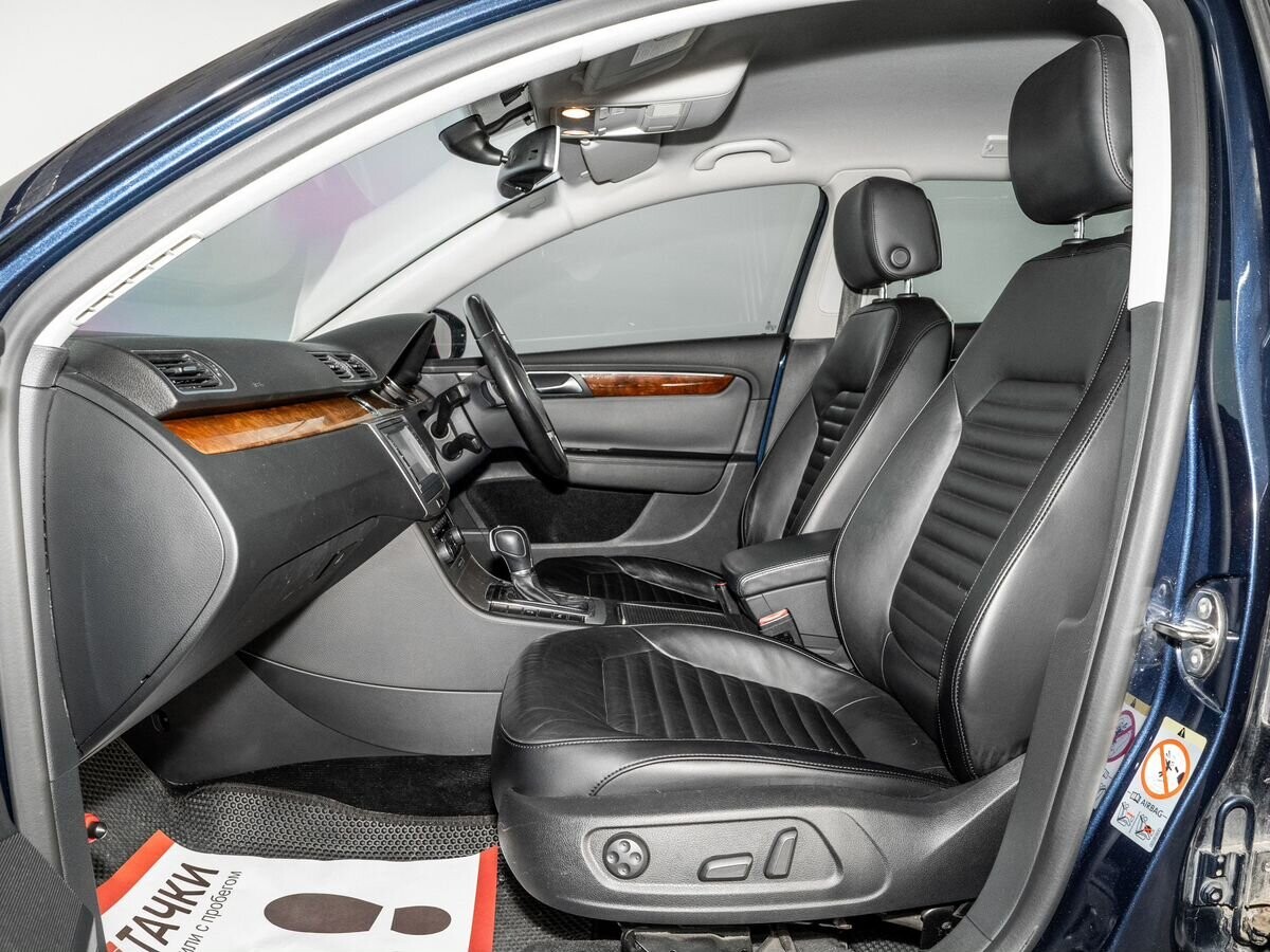 Volkswagen Passat 2011 - фото автомобиля