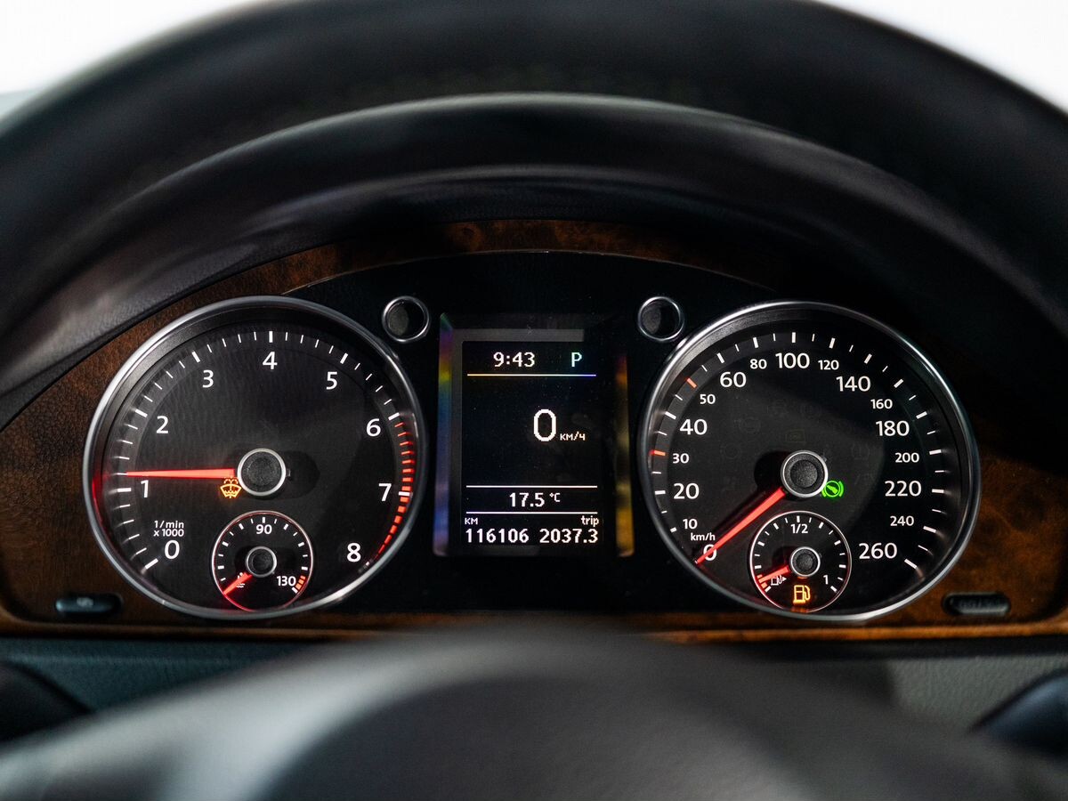 Volkswagen Passat 2011 - фото автомобиля