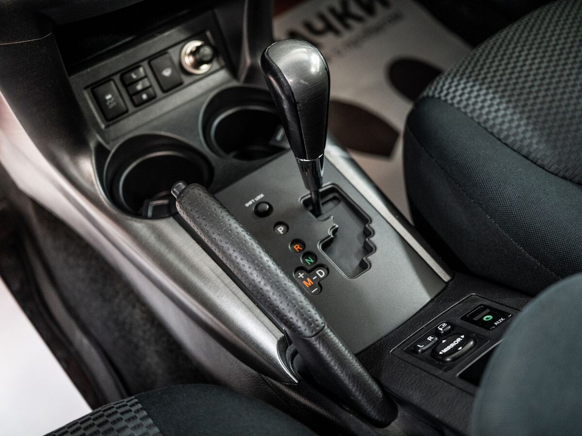 Toyota RAV4 2010 - фото автомобиля