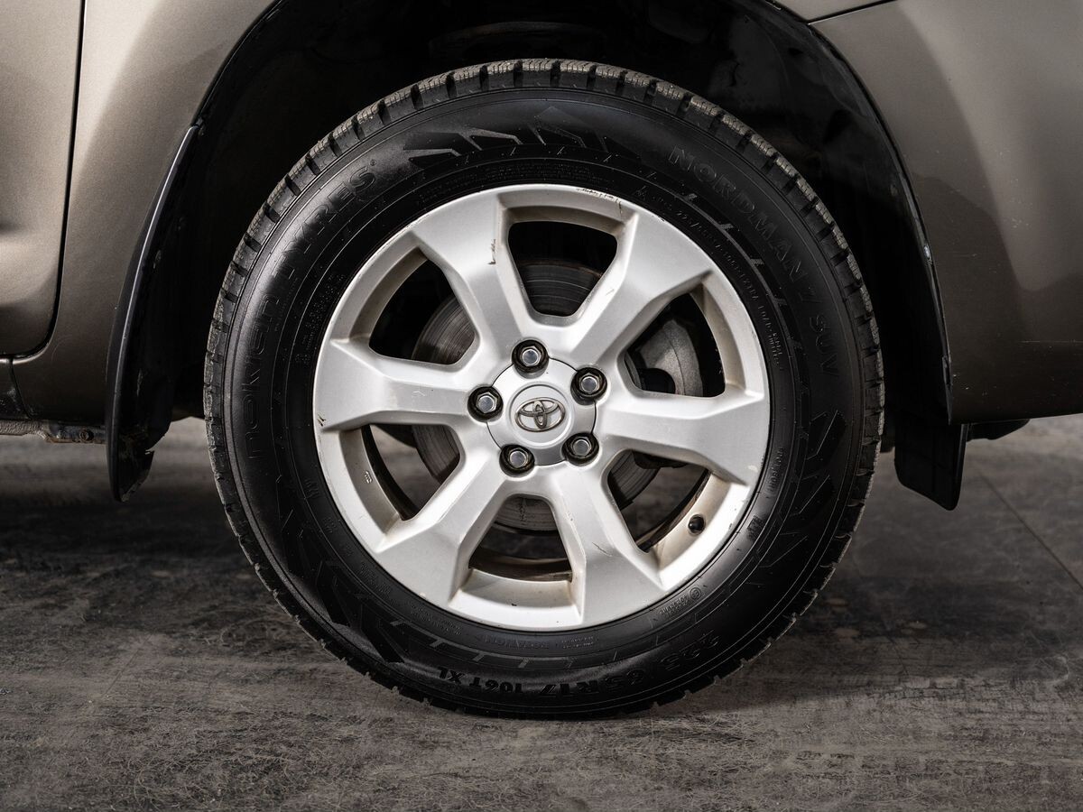 Toyota RAV4 2010 - фото автомобиля