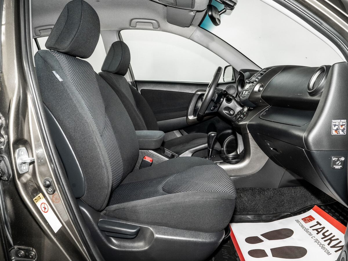 Toyota RAV4 2010 - фото автомобиля