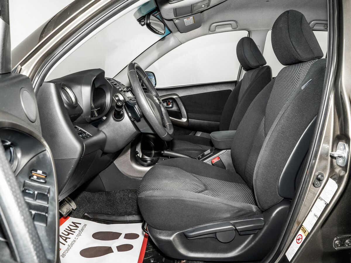 Toyota RAV4 2010 - фото автомобиля