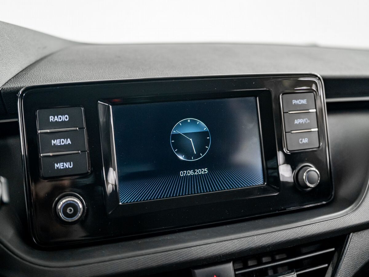 Skoda Rapid 2021 - фото автомобиля