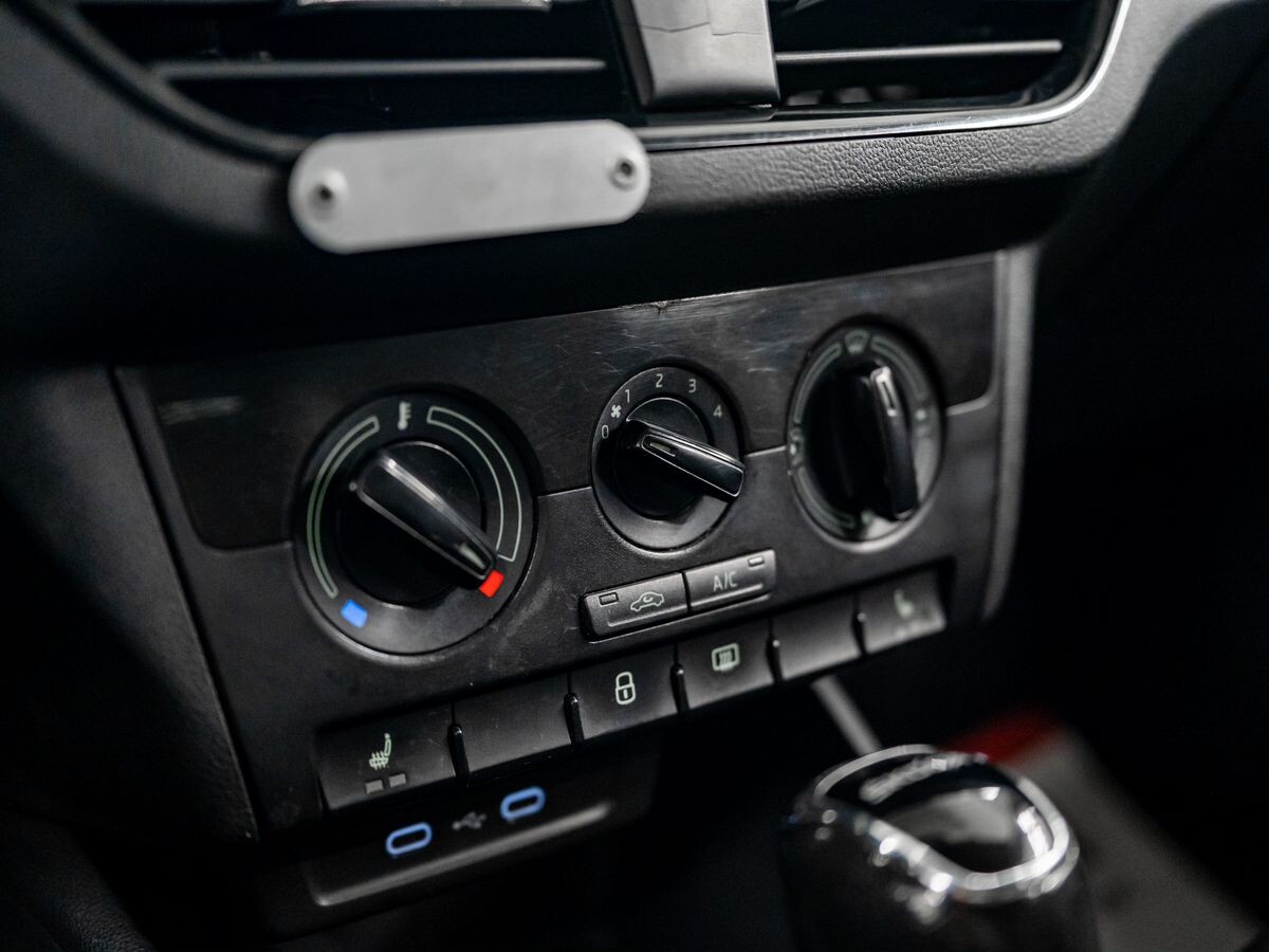 Skoda Rapid 2021 - фото автомобиля