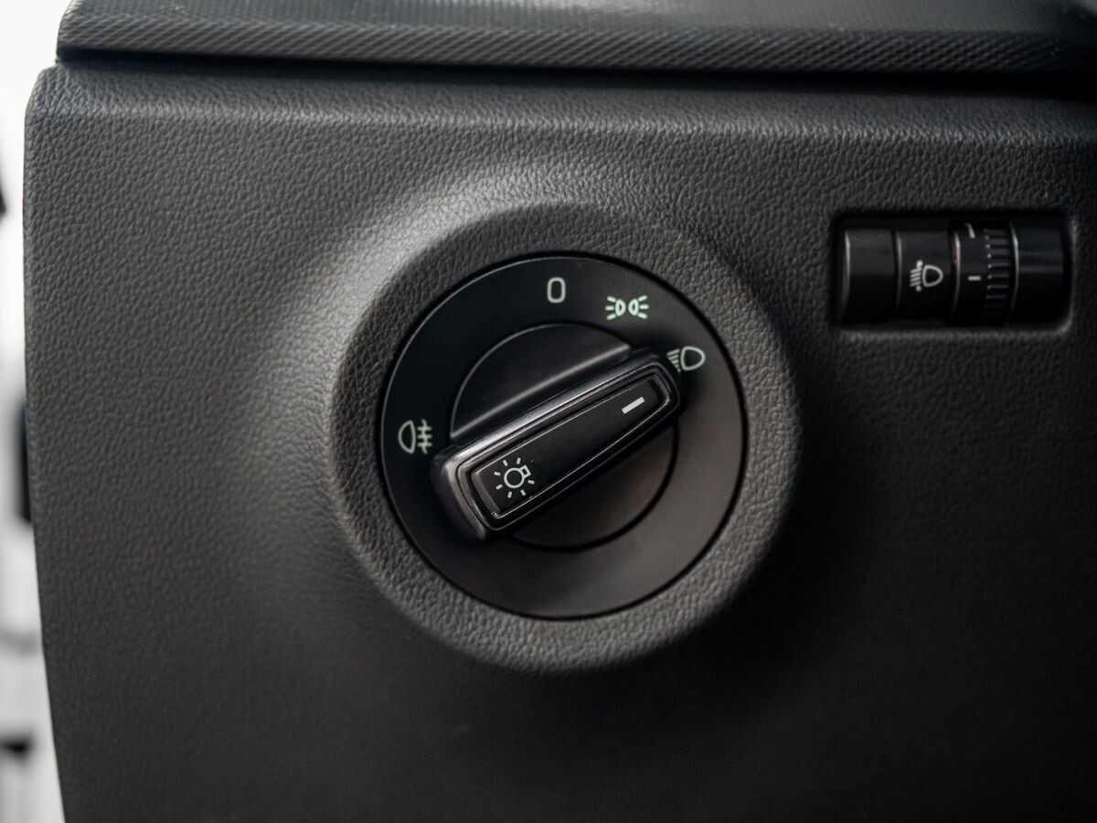 Skoda Rapid 2021 - фото автомобиля