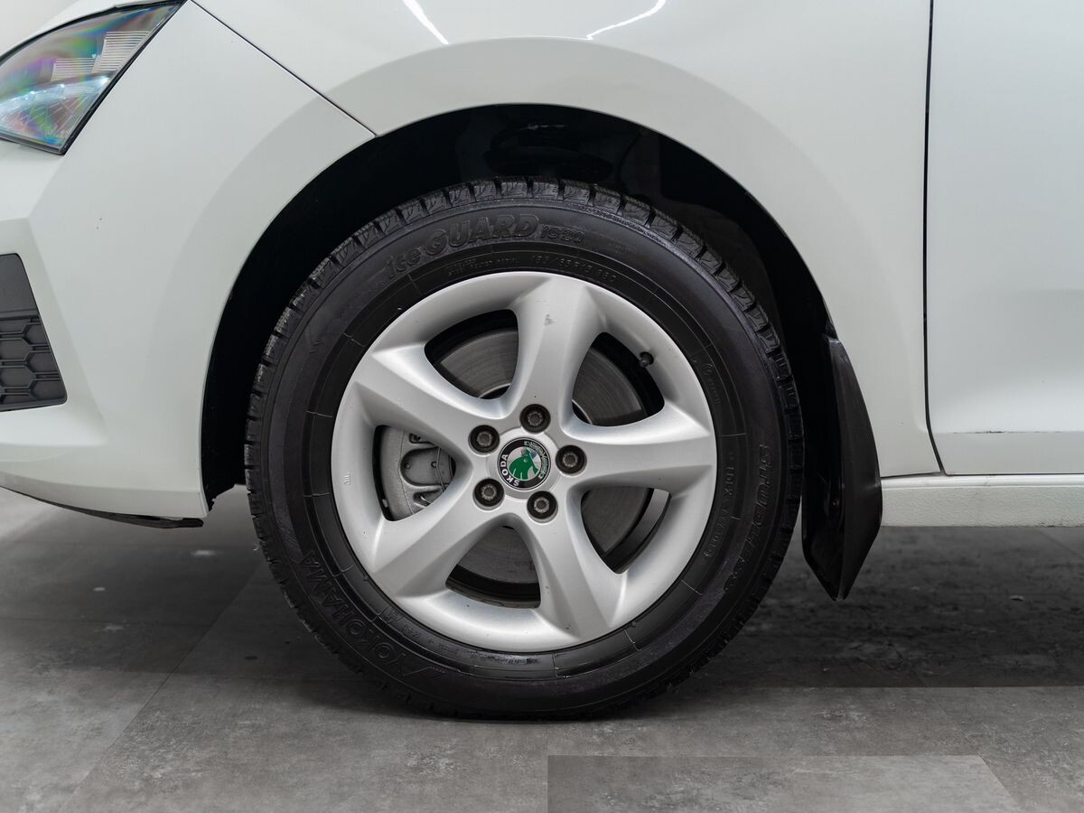 Skoda Rapid 2021 - фото автомобиля