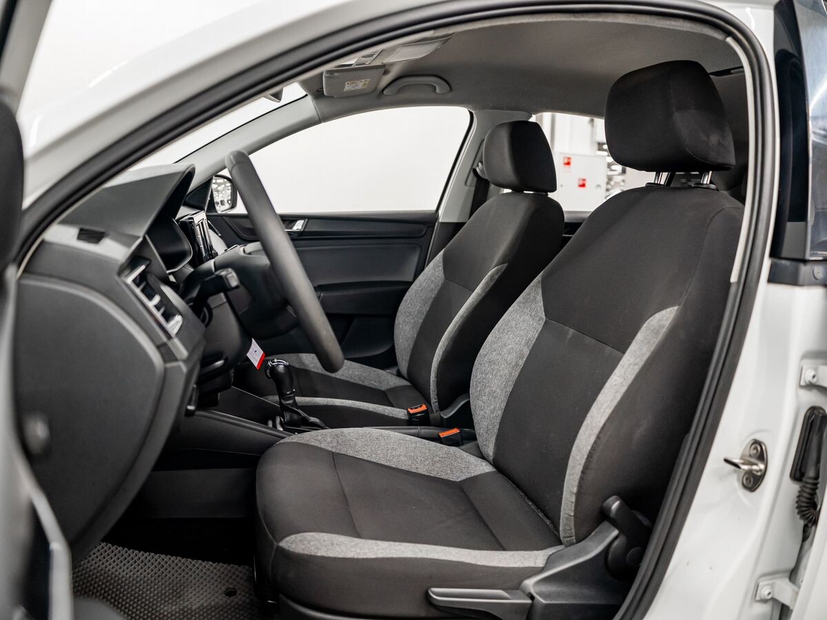 Skoda Rapid 2021 - фото автомобиля