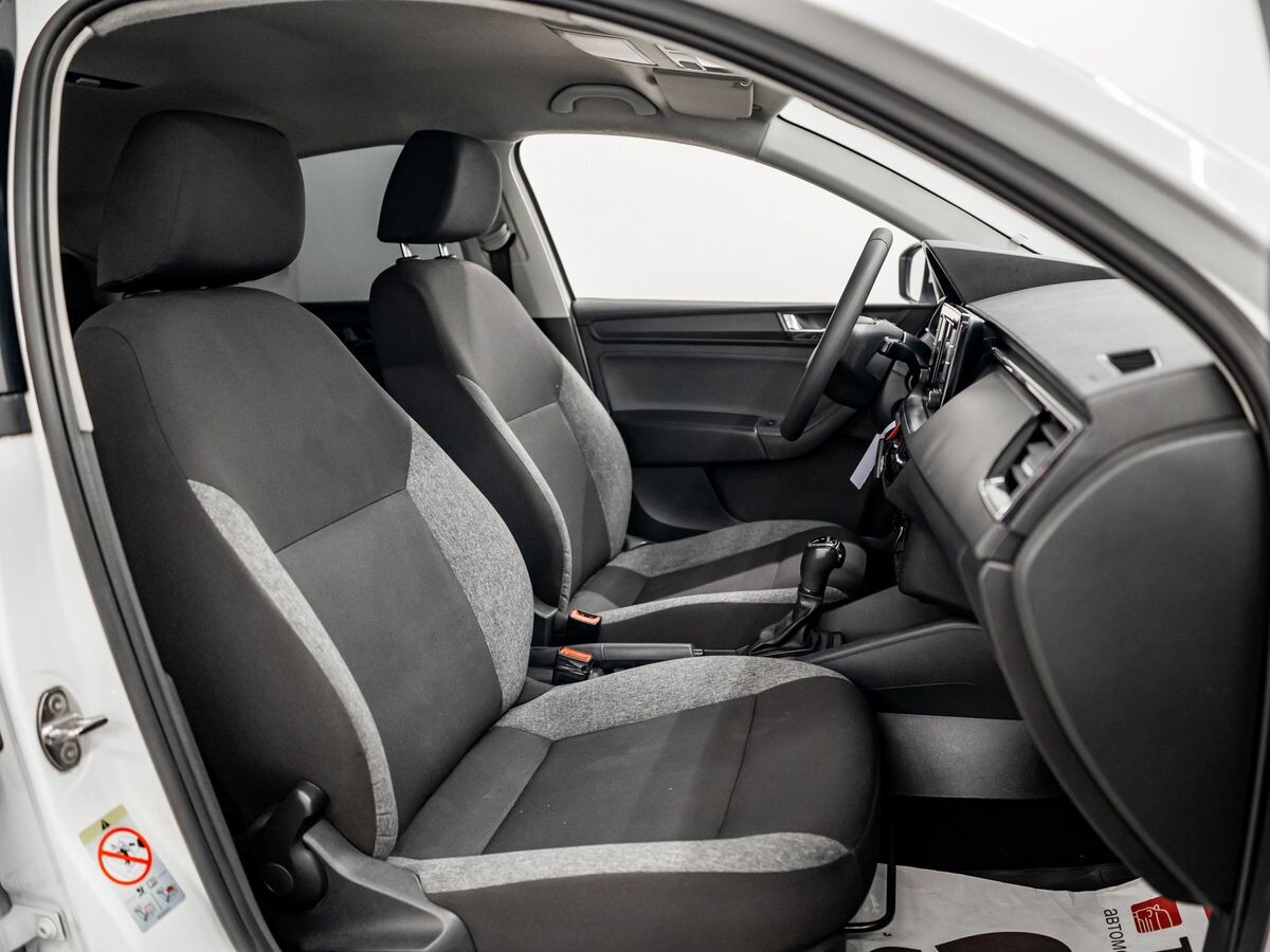 Skoda Rapid 2021 - фото автомобиля