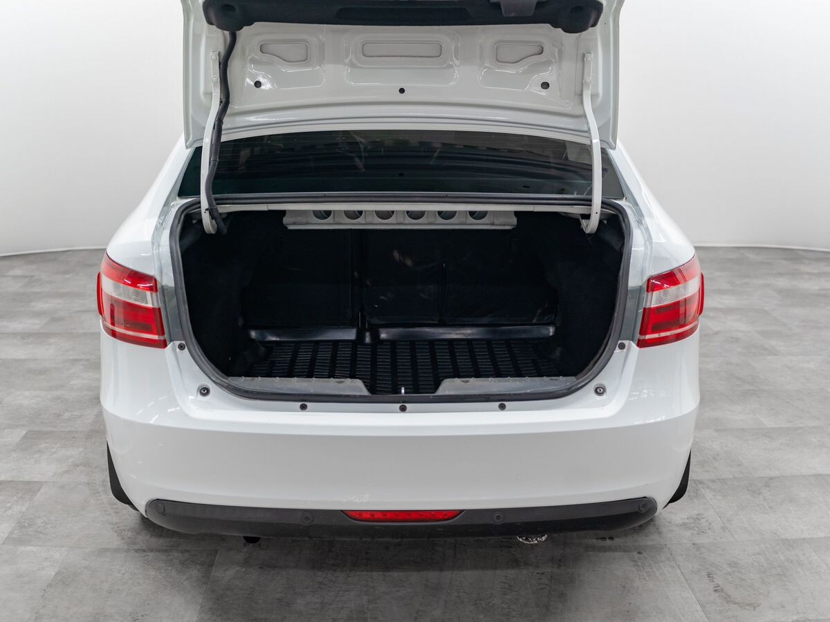 Lada (ВАЗ) Vesta 2018 - фото автомобиля