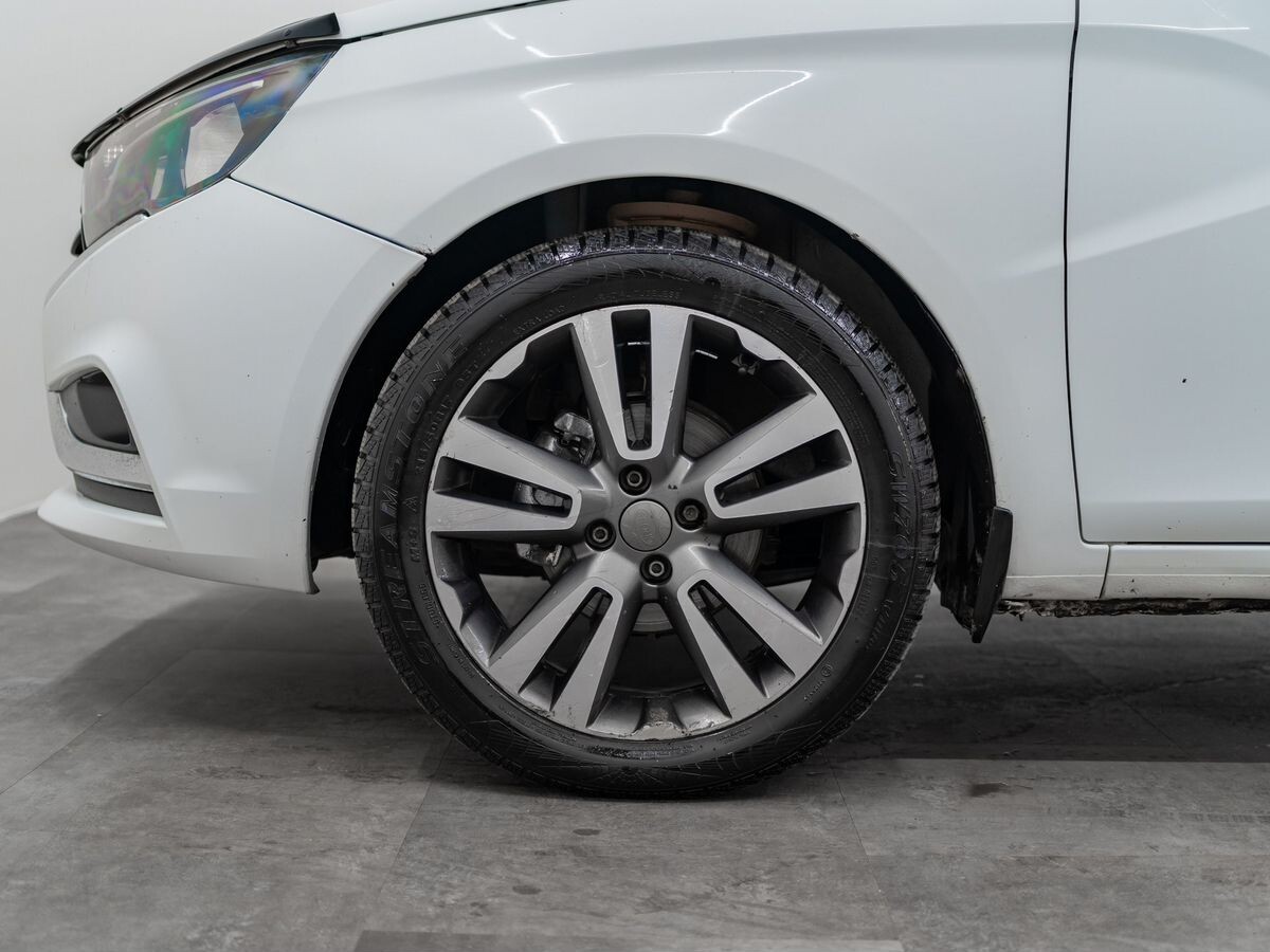 Lada (ВАЗ) Vesta 2018 - фото автомобиля