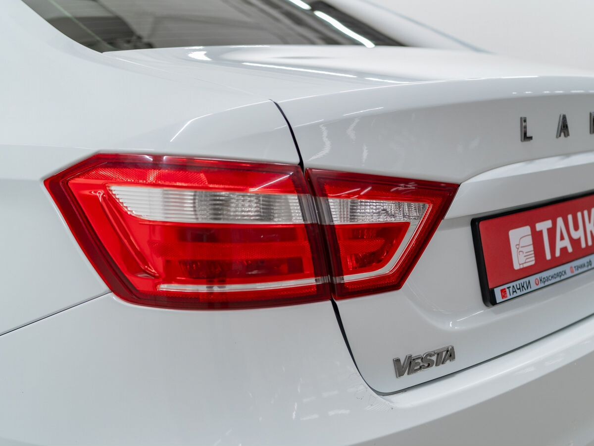 Lada (ВАЗ) Vesta 2018 - фото автомобиля