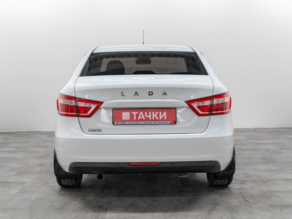 Lada (ВАЗ) Vesta 2018 - фото автомобиля
