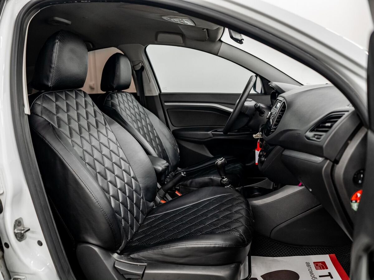 Lada (ВАЗ) Vesta 2018 - фото автомобиля