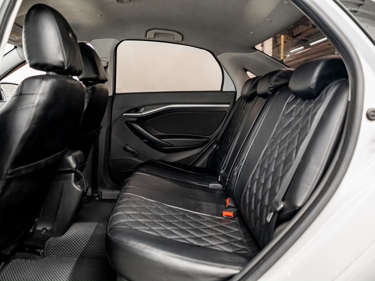 Lada (ВАЗ) Vesta 2018 - фото автомобиля