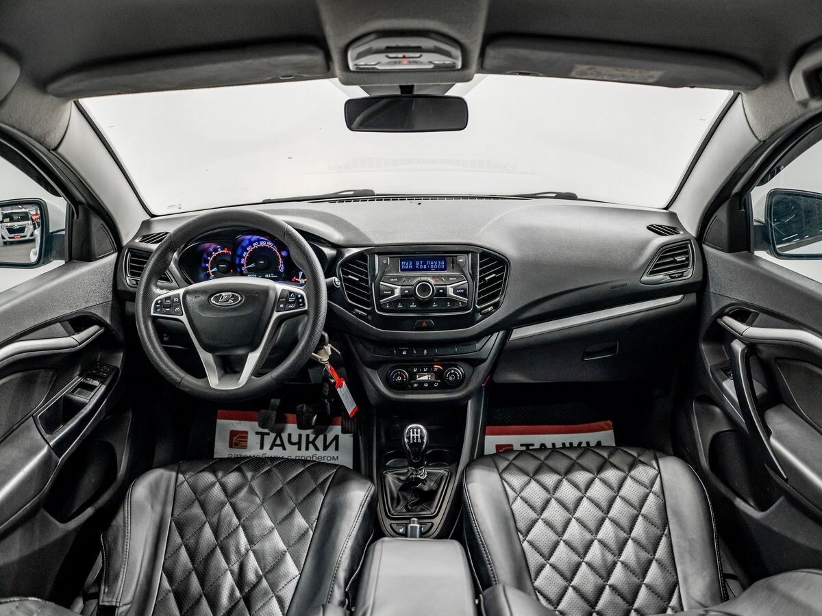 Lada (ВАЗ) Vesta 2018 - фото автомобиля