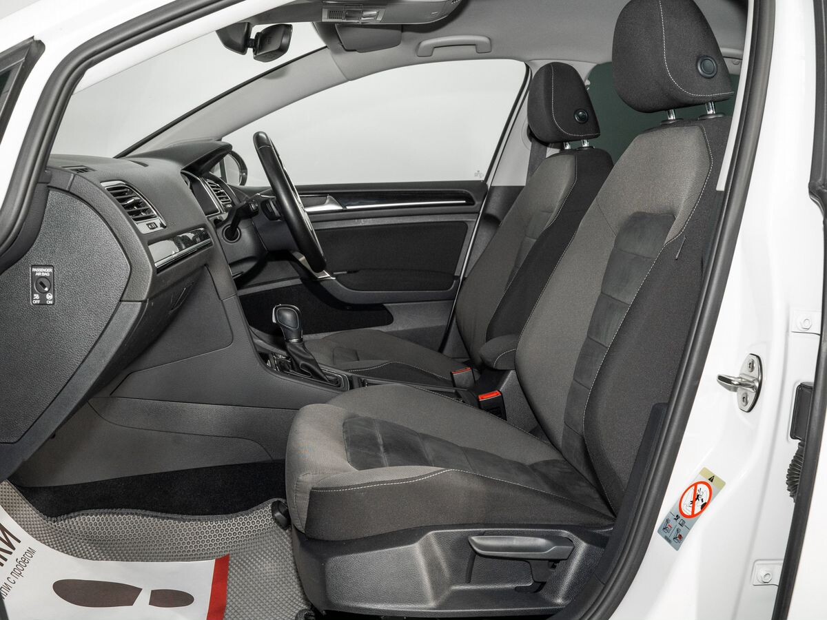 Volkswagen Golf 2017 - фото автомобиля