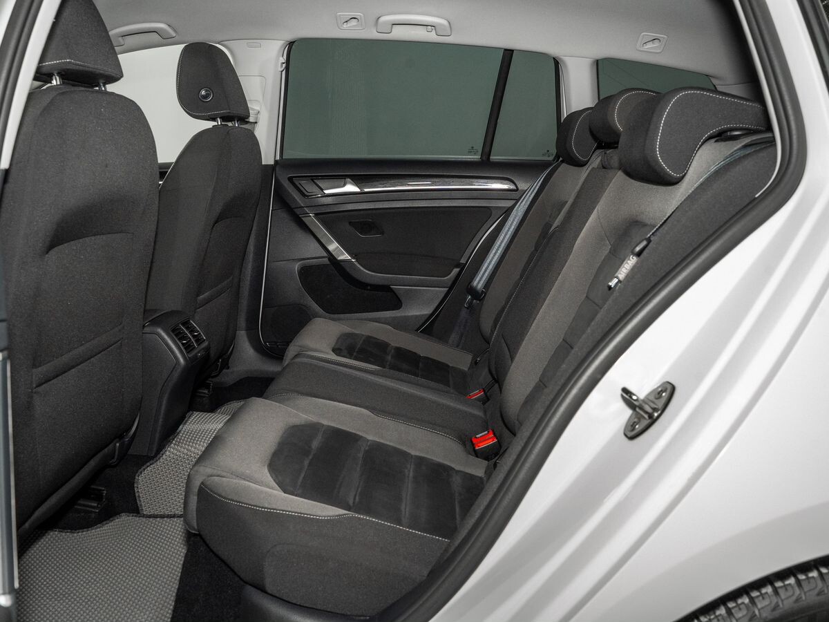 Volkswagen Golf 2017 - фото автомобиля