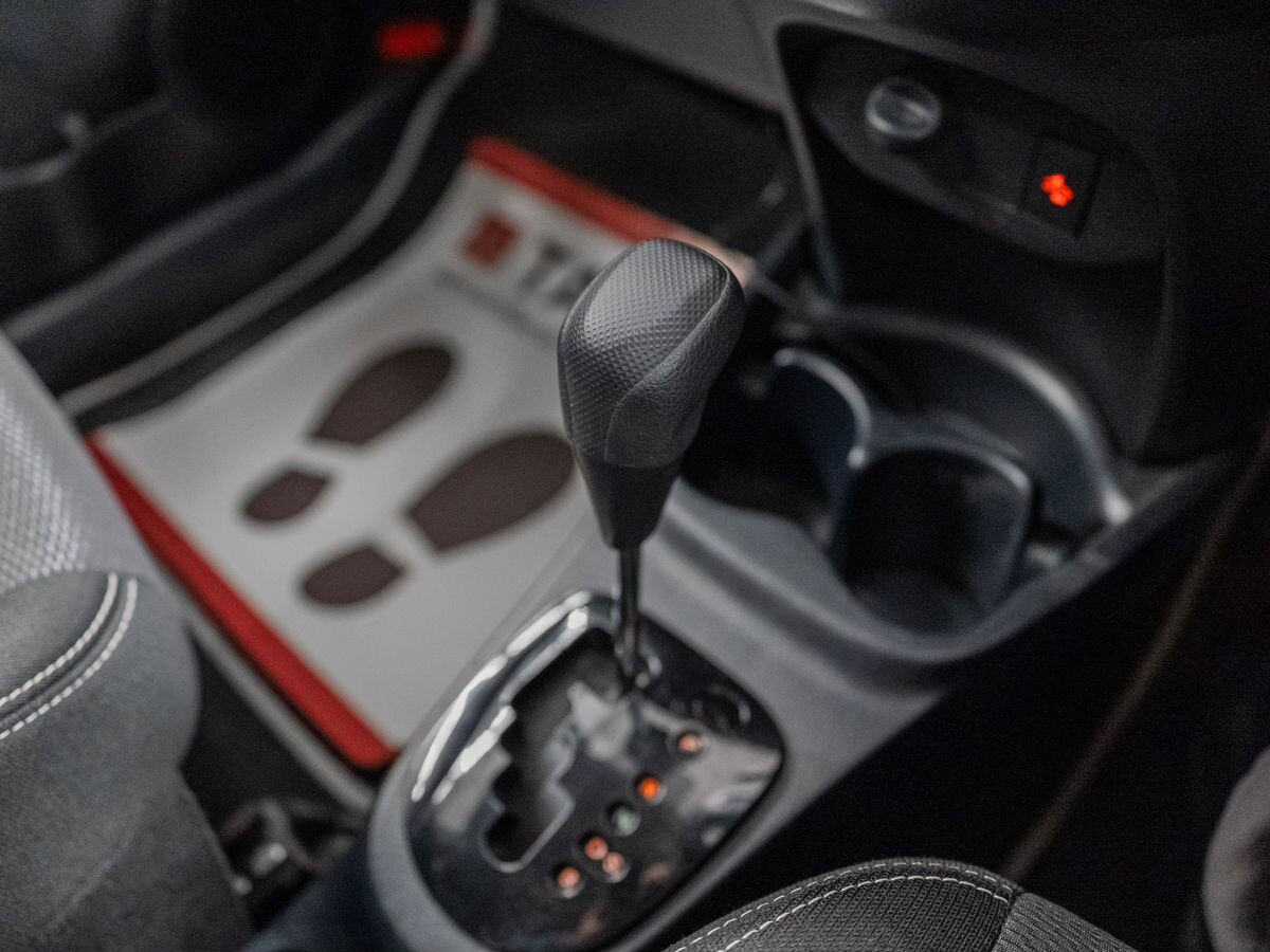 Toyota Vitz 2019 - фото автомобиля