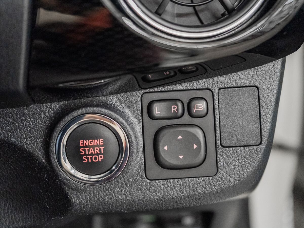 Toyota Vitz 2019 - фото автомобиля