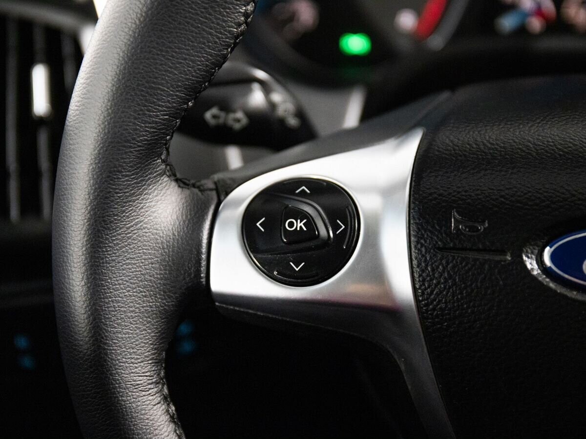 Ford Focus 2013 - фото автомобиля