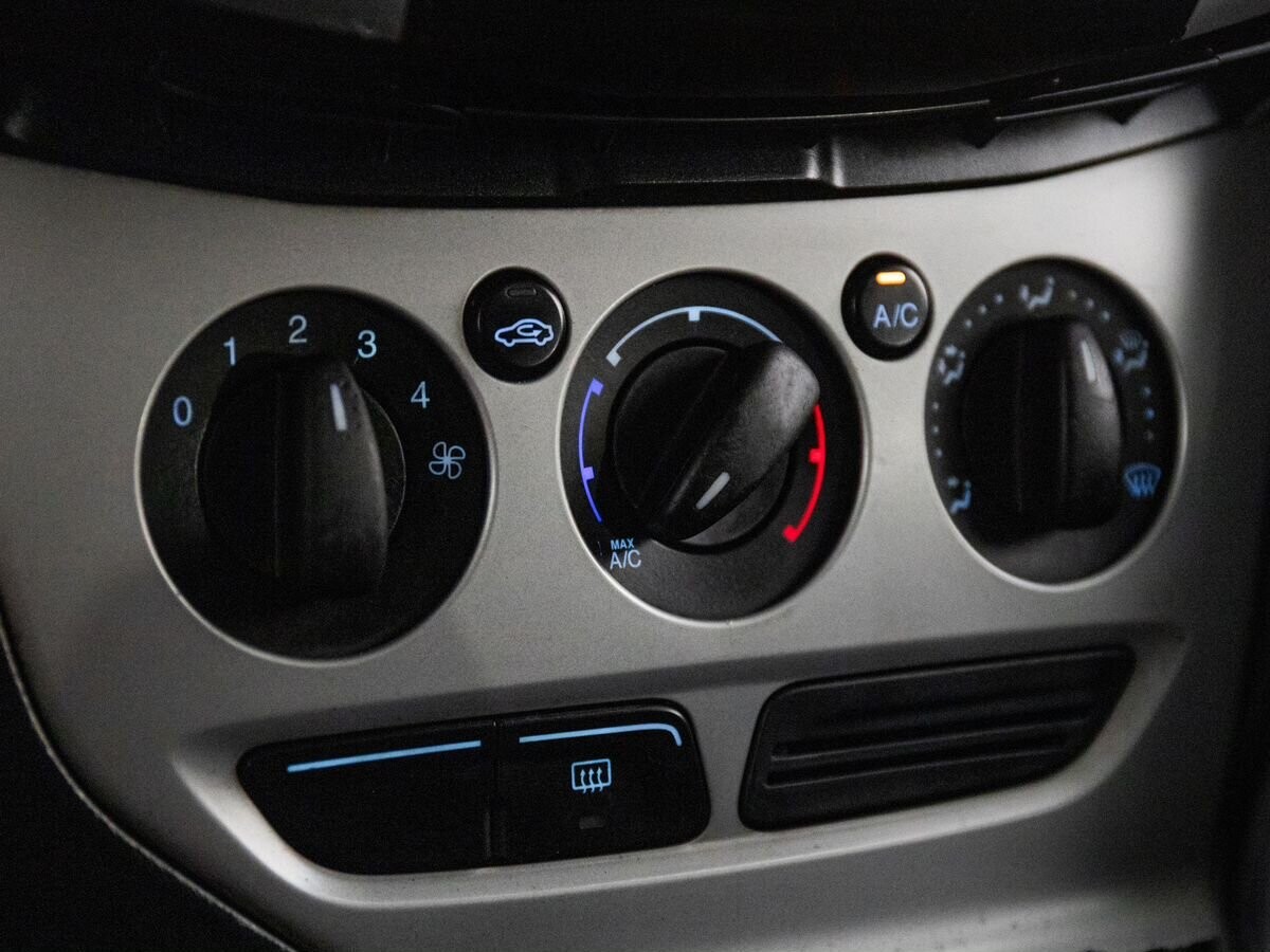 Ford Focus 2013 - фото автомобиля