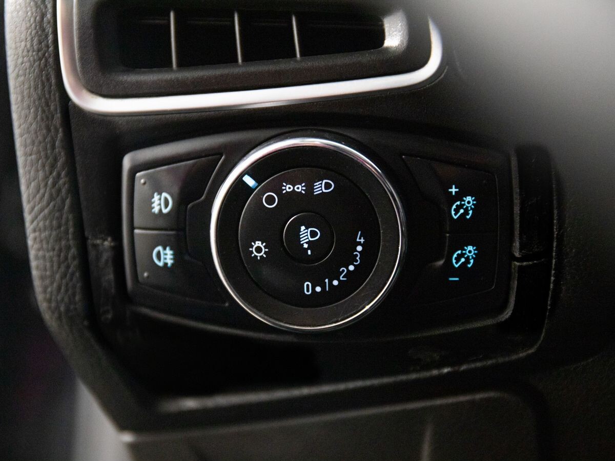 Ford Focus 2013 - фото автомобиля