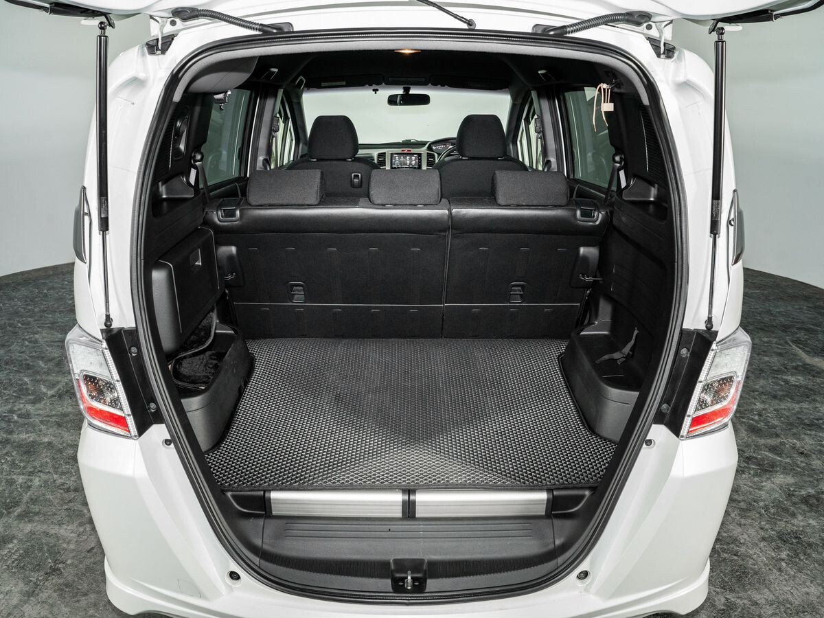 Honda Freed 2013 - фото автомобиля