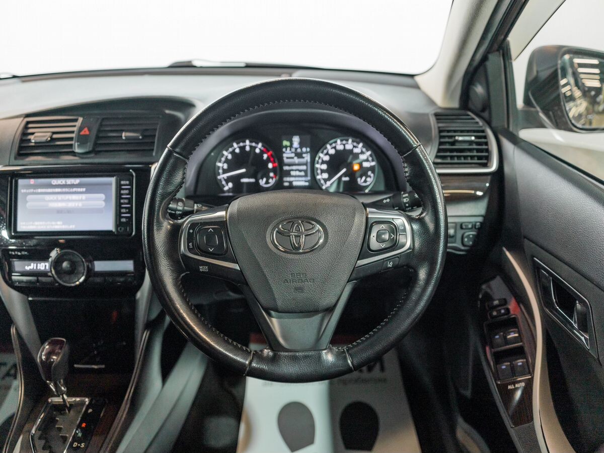 Toyota Premio 2018 - фото автомобиля